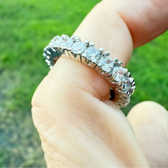WOMEN’S SPARKLING ETERNITY BAND RING – SIZE 7.5 – ANTHROPOLOGIE STYLE - Picture 17 of 17